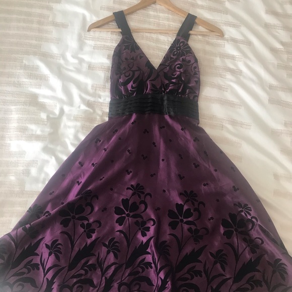 Purple cute dress with beautiful velvet prints. - Picture 1 of 4